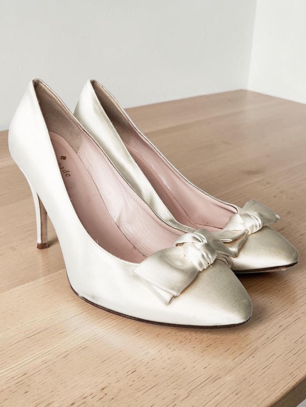 Kate Spade White Satin Bow Wedding Heels Pumps Women's Size 7 Party